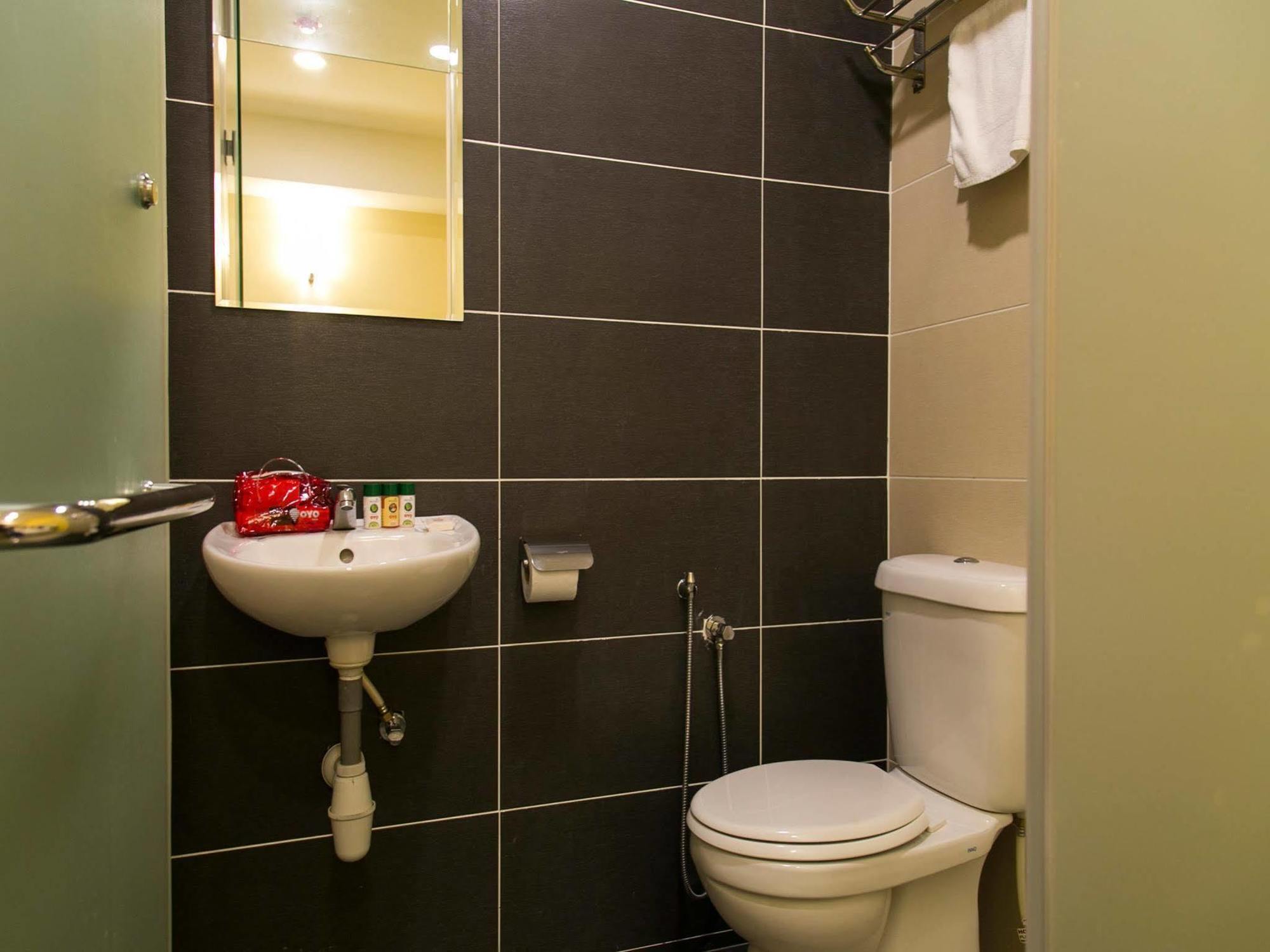 Oyo 220 Hotel Sri Maluri Kuala Lumpur Kültér fotó